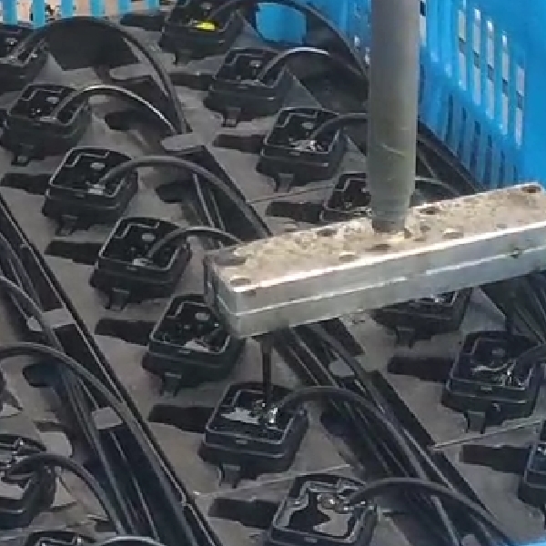 Latest company blogs about 5:1 epoxy application on speaker divider