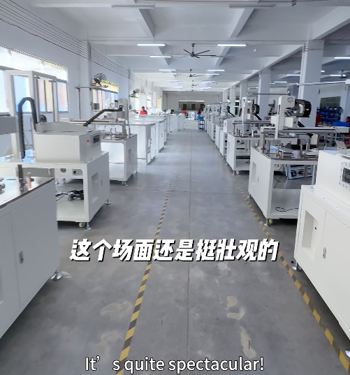 Ultimi blog aziendali su 14 anni di esperienza nella produzione intelligente! Zhongshan GDS Intelligent Manufacturing ha superato i punti critici per i componenti microelettronici.Linee di distribuzione di batterie al litio a nuova energia costruite rapidamente e pronte per la consegna in 10 giorni