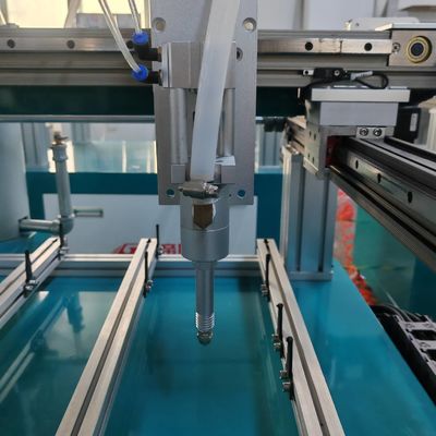 comprar Robô dispensador de cola de 3 eixos que fornece soluções precisas e de colagem para integração de tiras de LED e tarefas de vedação de bordas de lâmpadas de espelho fabricação em linha