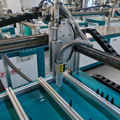 kupować Trójosiowy robot dozujący klej zaprojektowany w celu usprawnienia procesów montażu reflektorów LED dzięki dokładnej i klejącej technologii aplikacji produkcja online