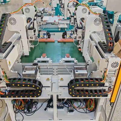 kaufen Automatische Schraubenverriegelungsmaschine mit zwei Servo-Schraubendrehern zum Eindrehen von Schrauben in Instrumententafelleuchten und elektronischen Produkten on-line-Fertigung