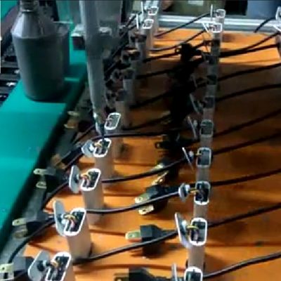 Beli Peralatan penyaluran perekat PU yang dapat disesuaikan untuk produksi yang lancar pembuatan online