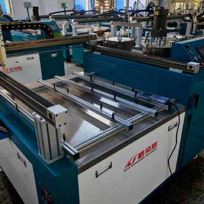 comprar Máquina de colocación de pegamento que permite un proceso preciso de colocación de pegamento para mejorar la durabilidad de la batería y minimizar el uso excesivo del material fabricación en línea