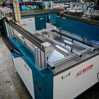 comprar Máquina de colocación de pegamento que proporciona una aplicación precisa de pegamento para una mayor durabilidad de la batería y optimizado de los materiales de colocación fabricación en línea