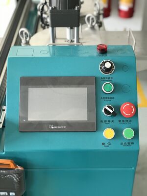 comprar Aplicação do adesivo epóxi AB na linha de montagem automática de produção totalmente automática de fogões a indução e fogões elétricos de cerâmica, máquina de distribuição de cola, robô de colocação de cola fabricação em linha